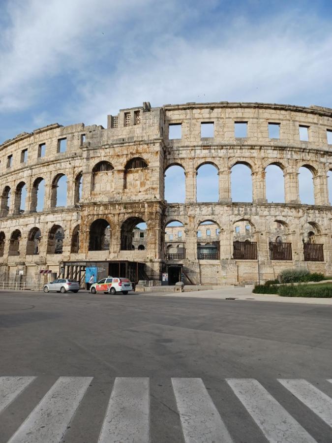 Caligula City Center Apartment Pula Exterior photo